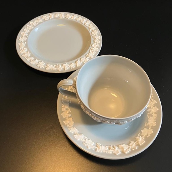 Wedgwood Tea Cup, Saucer and Dessert Plate, Queensware, Vintage Tea Cups - Picture 3 of 8